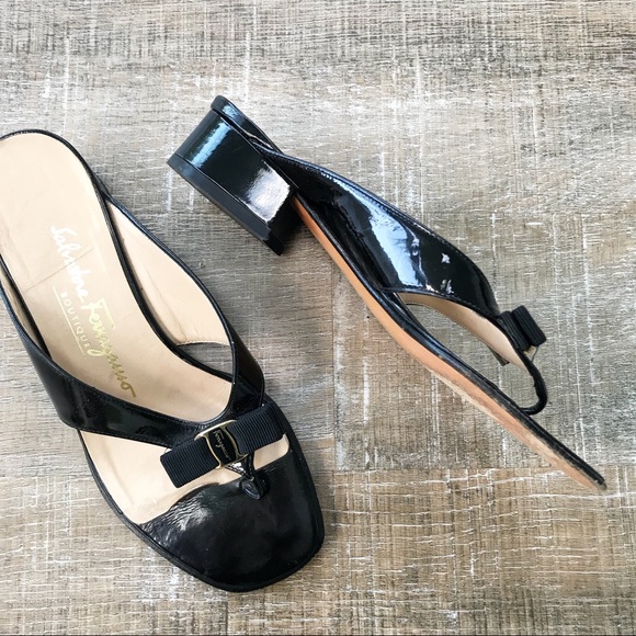 SOLDSalvatore Ferragamo Black patent thong sandals - Picture 4 of 7